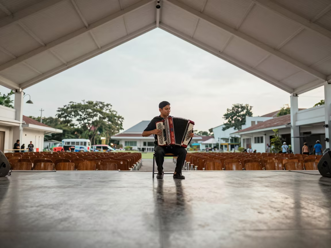 Accordian Busker Sunrise Metro Surabaya Performance in in a concert hall in Surabaya