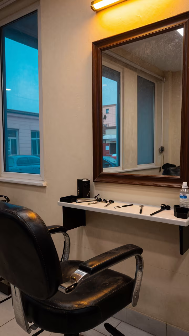 Amber Barber Station Dawn Light Al Diwaniyah in inside a salon row in Al Diwaniyah