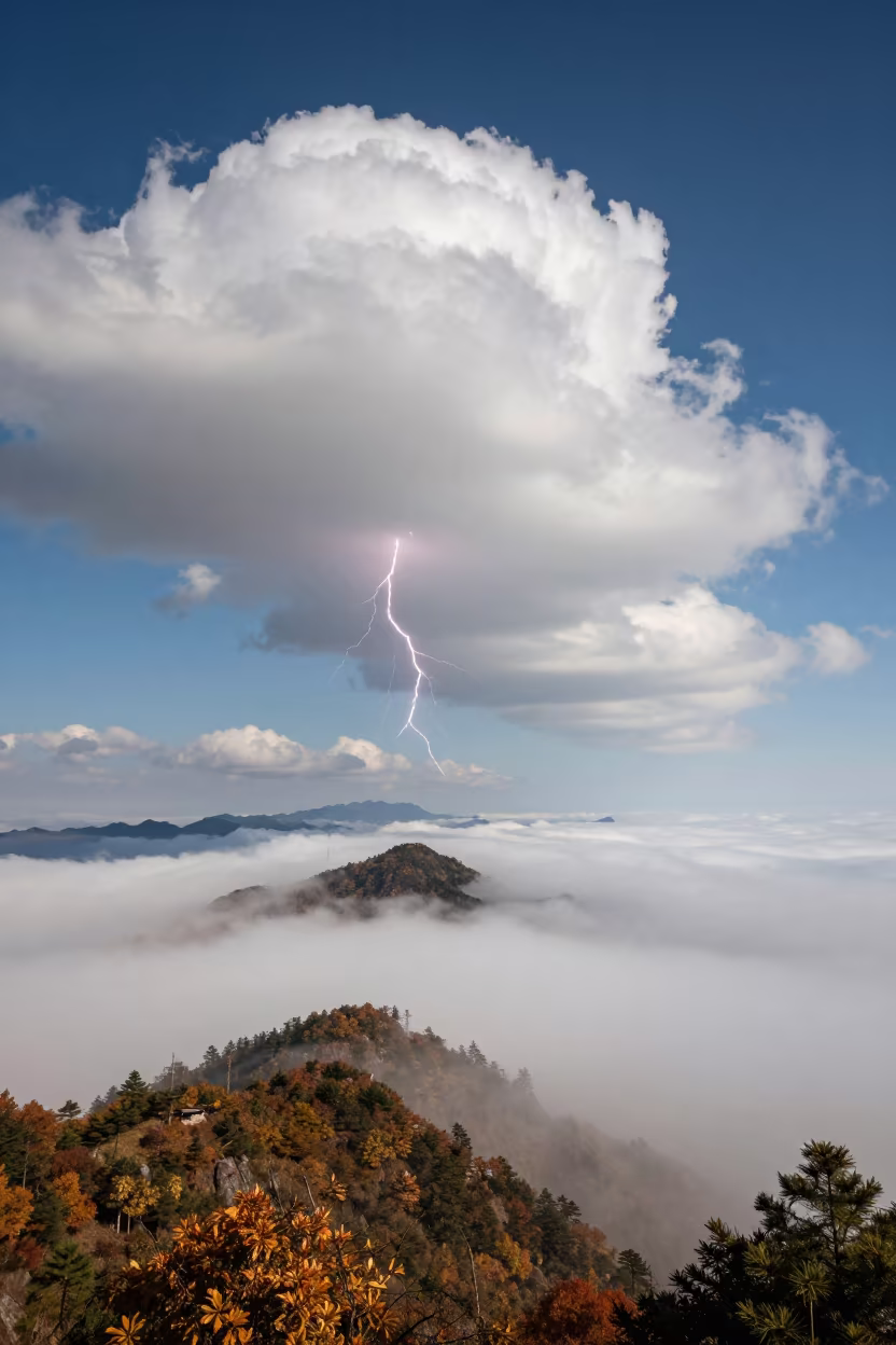 Anvil Cloud Lightning Grid Anhui Autumn Fog in through low marine fog in Anhui