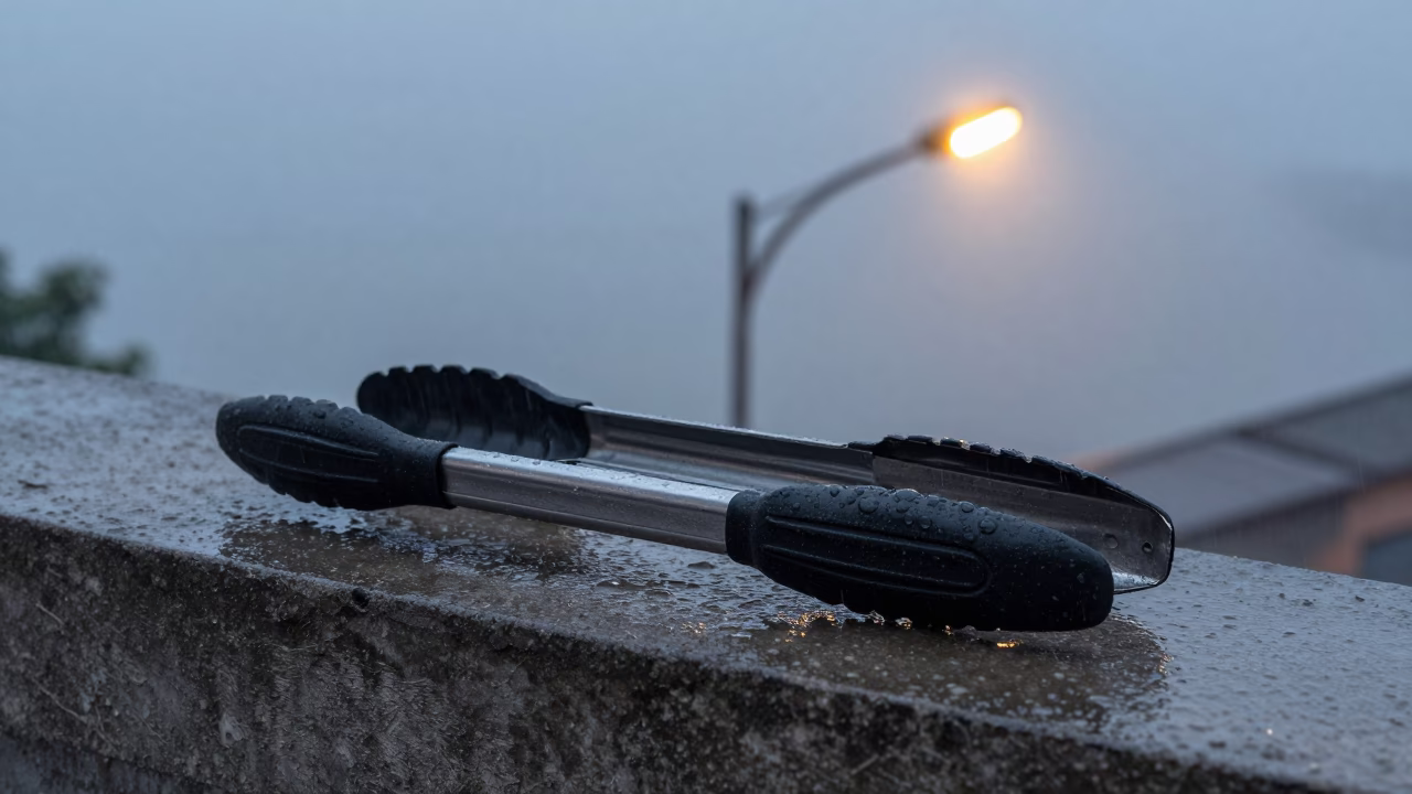 Black Rubber Kitchen Tongs in Ho Chi Minh City in in Ho Chi Minh City, Vietnam