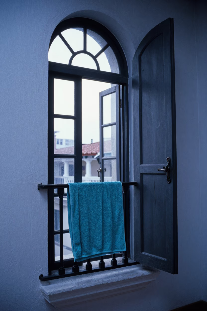 Cabinet Latch in Cartagena in in Cartagena, Colombia