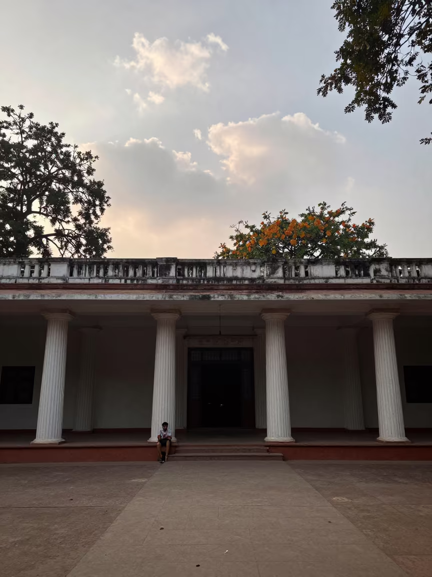 Colonial Columns in Delhi Dawn Lobby in inside a ribbed concrete lobby in Lajpat Nagar, Delhi