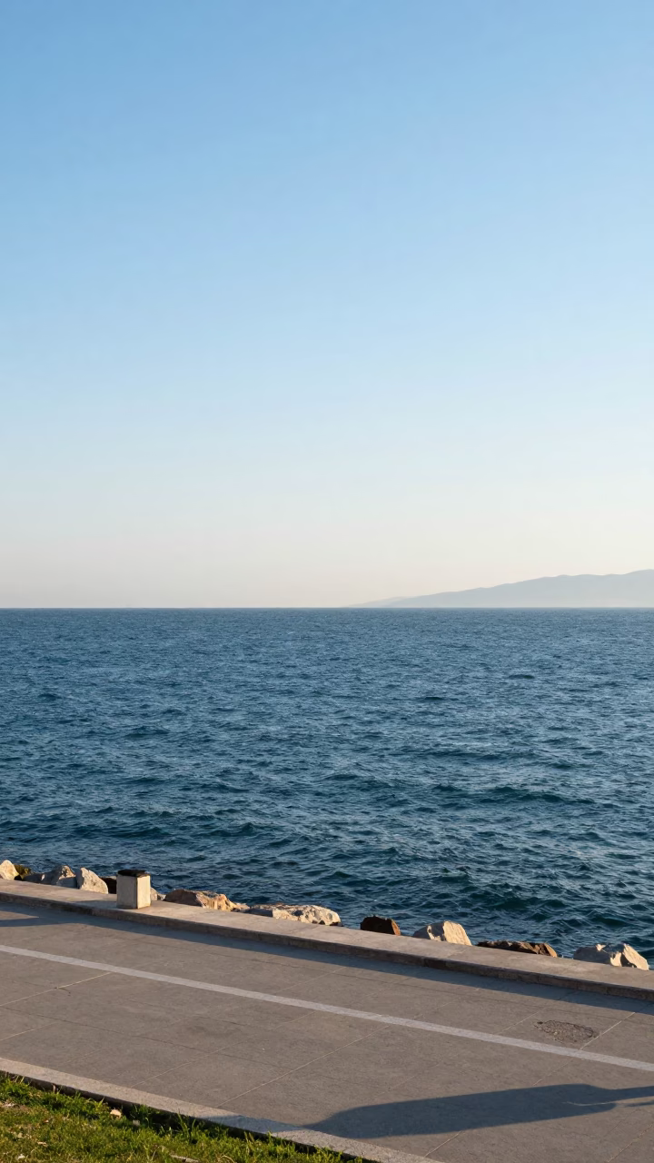 Early Afternoon Landscape of Izmir Turkey Kordon Promenade Sea Horizon in in Izmir, Turkey
