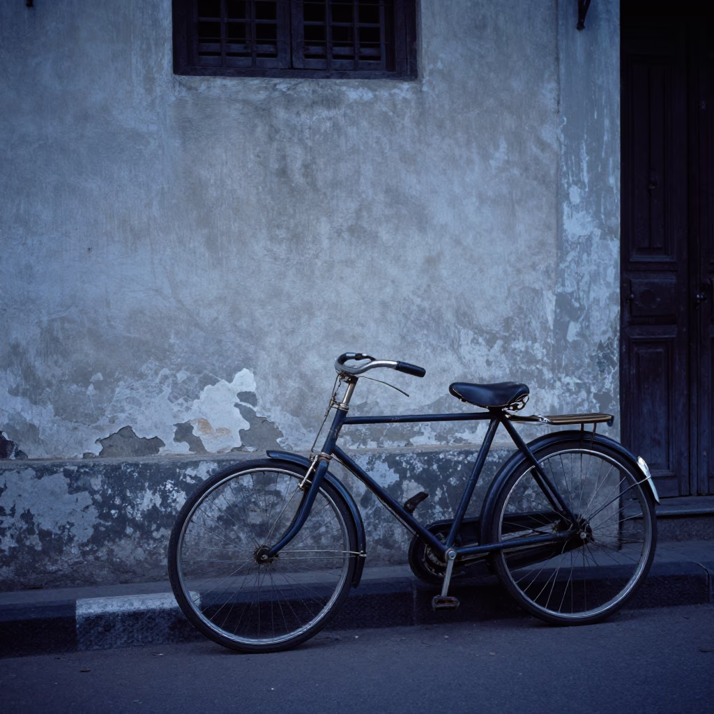 Early Morning Chennai Street Scene with Vintage Bicycle and Blue Porcelain Bowl in in Chennai, India