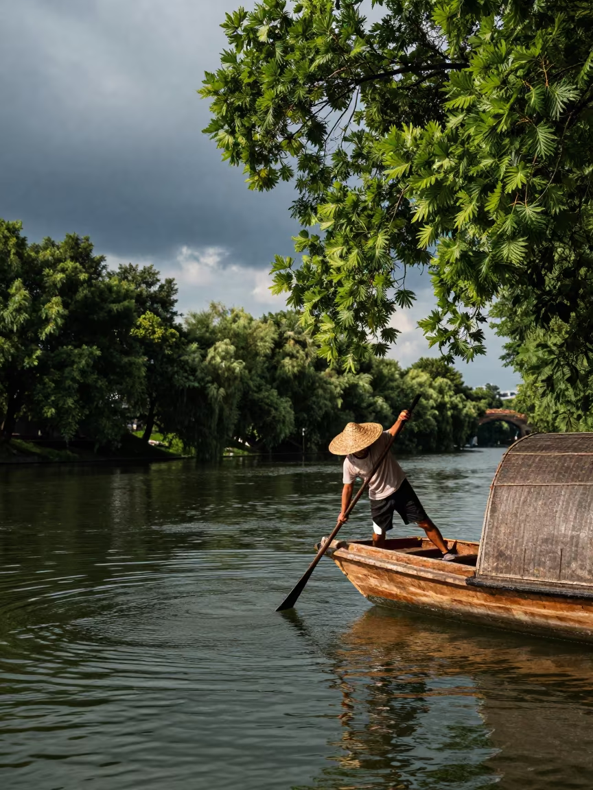 Gondolier Stroke in Changsha Canal Afternoon in beside a canal in Changsha