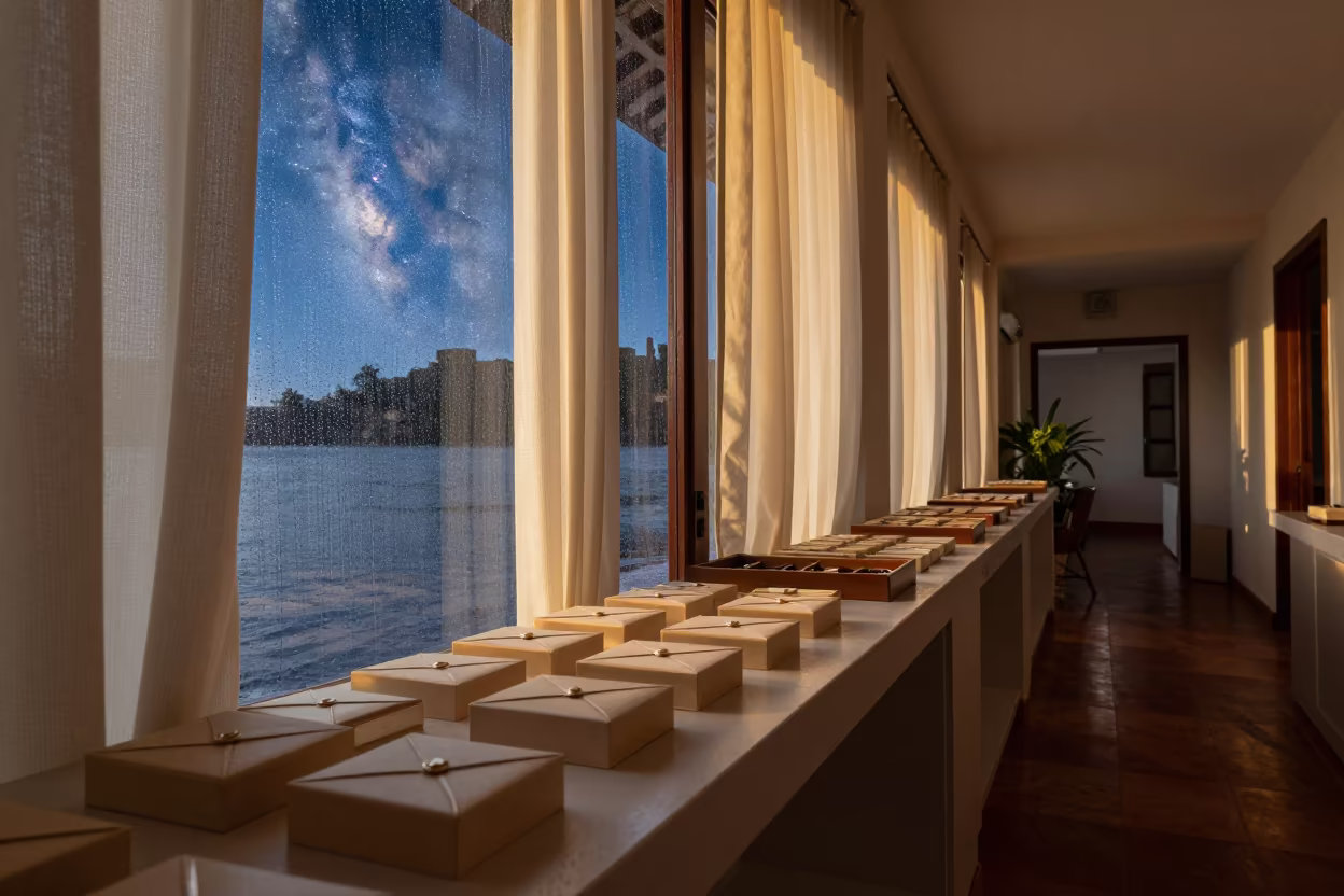 Jewelry Box and Daylight Milky Way in Salvador in inside a fitting room corridor in Salvador