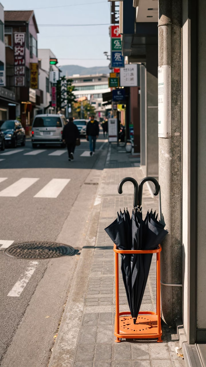 Kaohsiung Winter Noon Street View with Umbrella Stand and Geraniums in in Kaohsiung, Taiwan