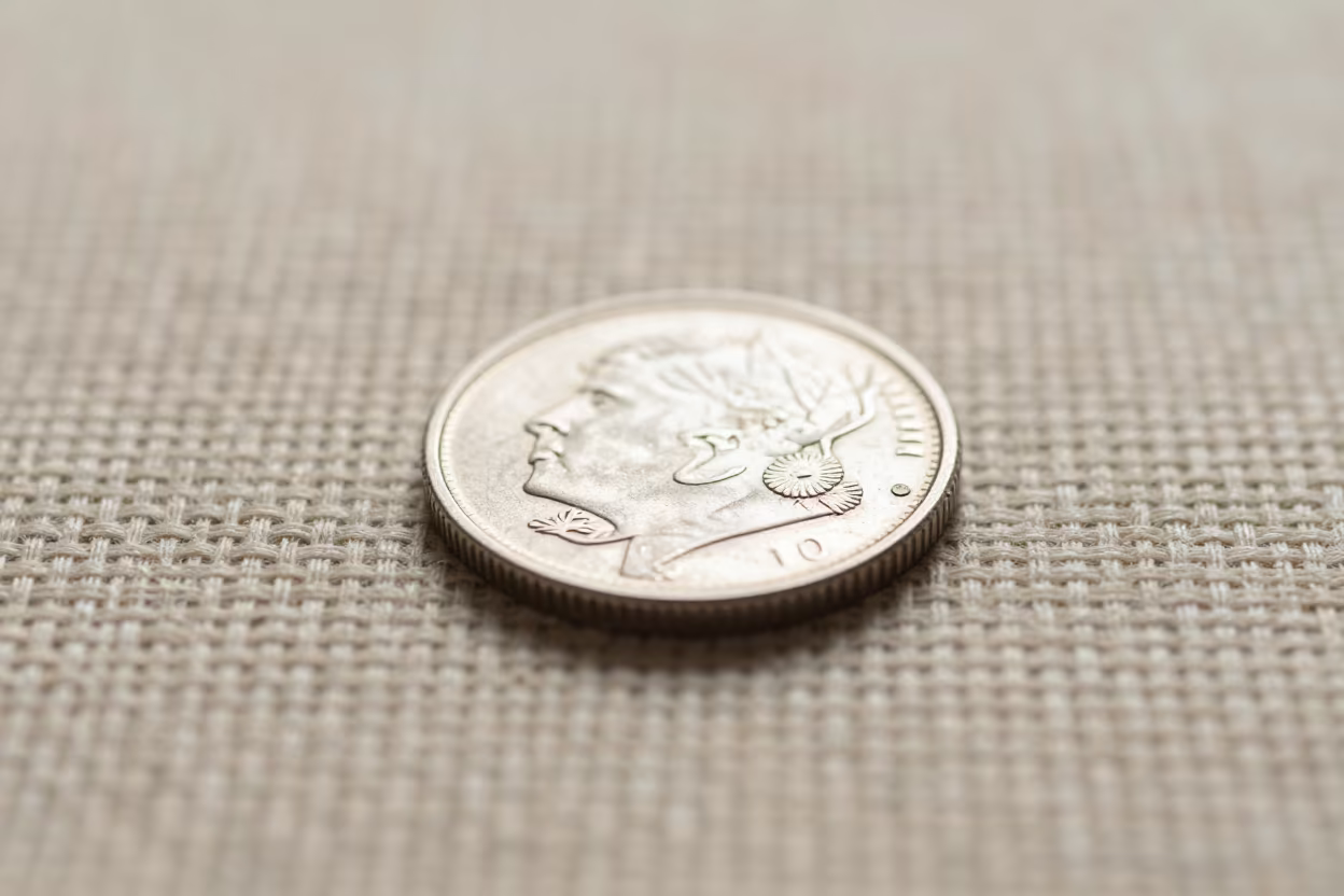 Milled Coin Edge on Woven Linen Macro in against woven linen fibers in Nanchang