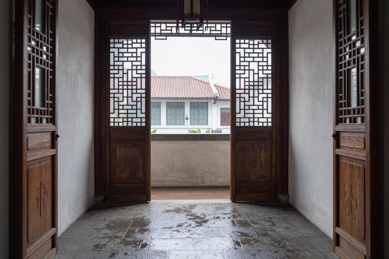 Ming Dynasty Lattice Screens in Singapore Chinatown in inside a skylit passageway in Chinatown, Singapore