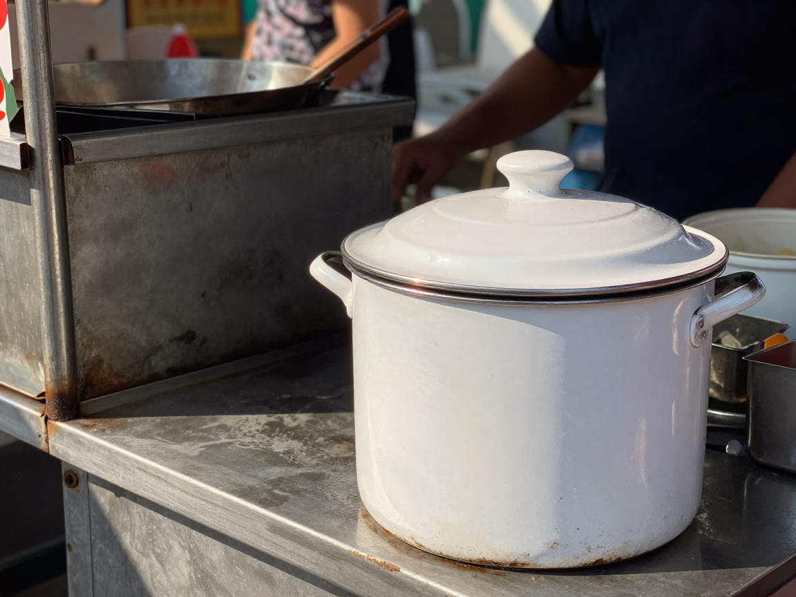 Noon Light in Bangkok at The Flat Glare Of Noon Light in in Bangkok, Thailand