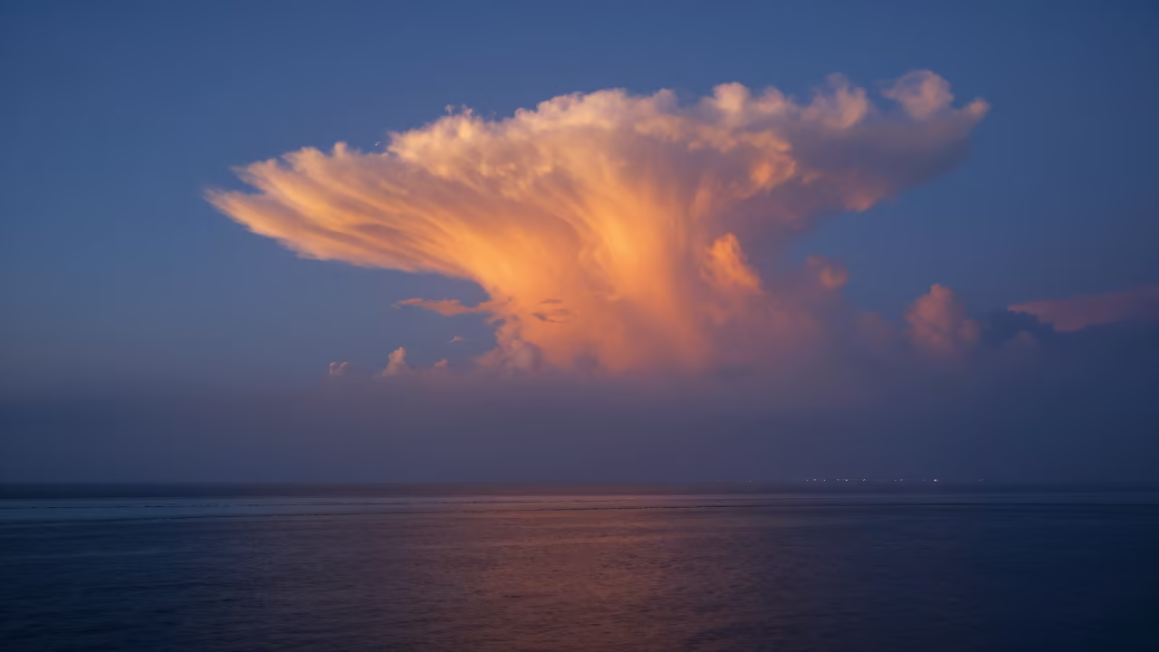 Orange Mammatus Clouds Over Great Barrier Reef Mist in in the Great Barrier Reef
