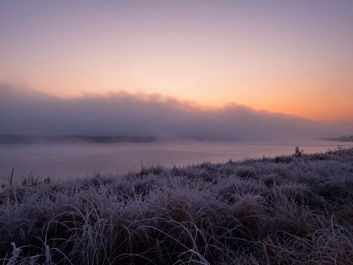 Shelf Cloud Racing Lake Sunset Frost Fog in through low marine fog near Zhengzhou