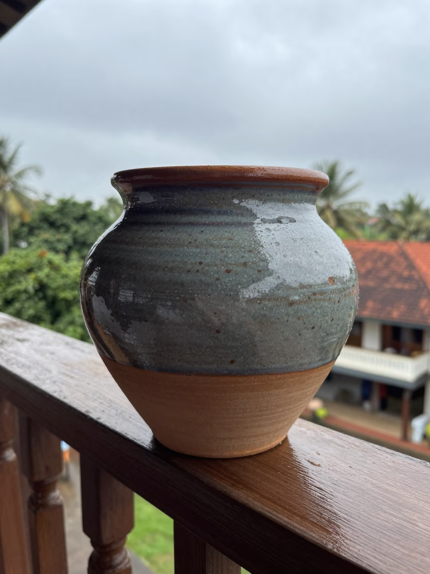 Speckled Stoneware Glaze in Kochi in in Kochi, India