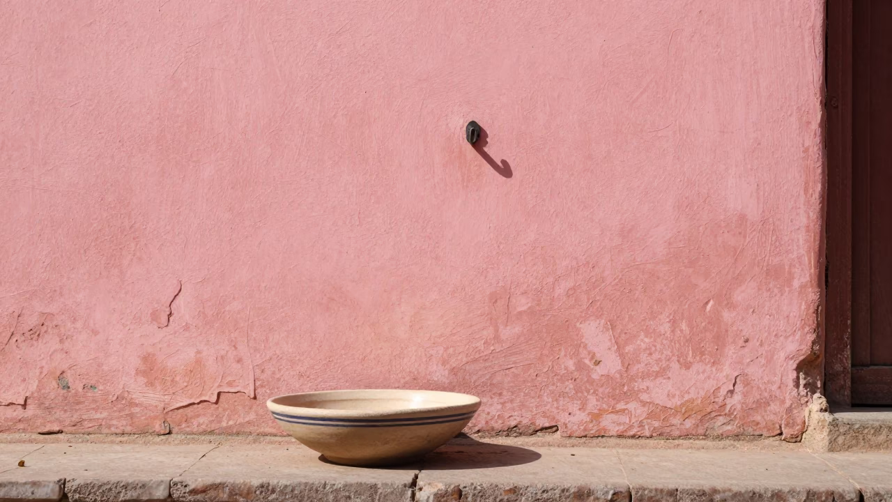 Vintage 1970s Jaipur Street Scene with Ceramic Bowl and Wall Hook in Pink City in in Jaipur, India