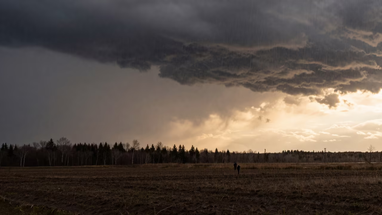 Virga Rain Streaks Evening Canada Spring in in Canada