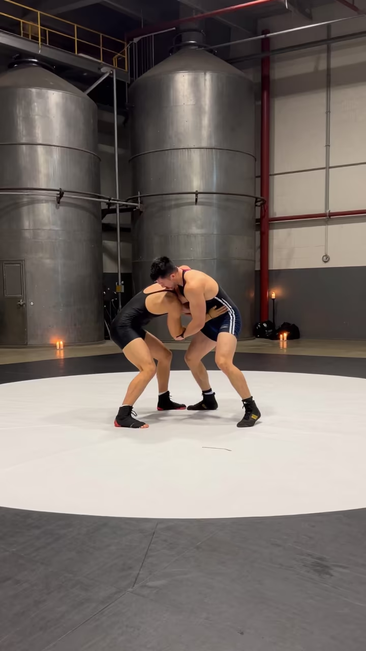 Wrestlers Collar Tie in Santa Cruz Foundry in in a foundry in Santa Cruz de la Sierra